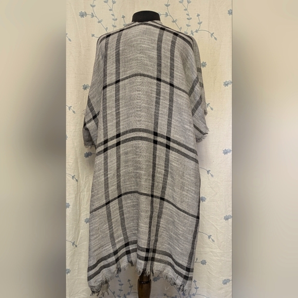 Oversized shawl wrap - Picture 3 of 6